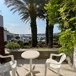 Asterias - Seafront ホテル 2*