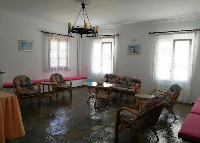 Asterias - Seafront 호텔 2*